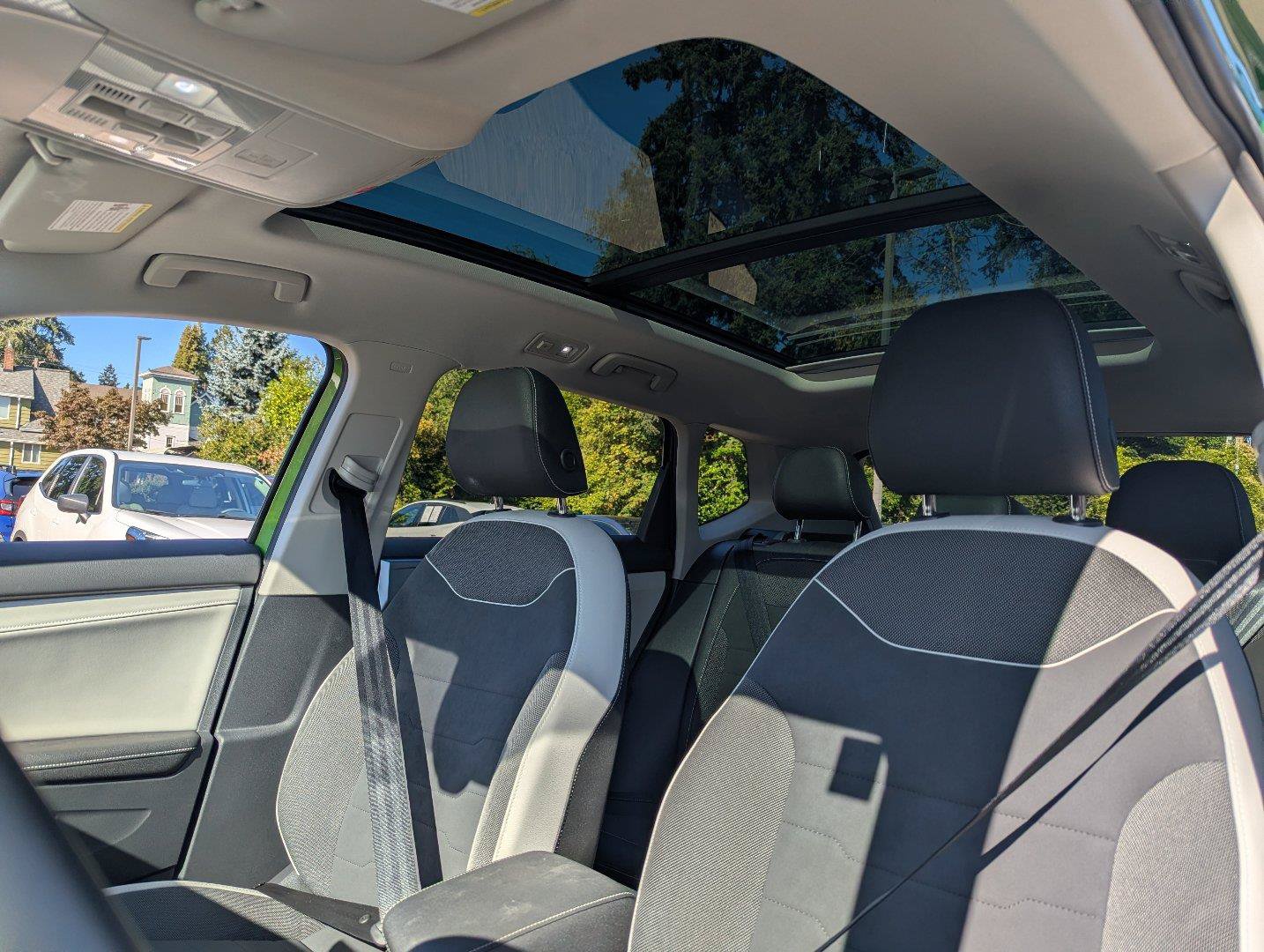 Used 2025 Volkswagen Taos SE w/ Panoramic Sunroof Package AWD/4WD image 23