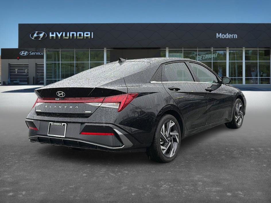 New 2026 Hyundai Elantra Limited image 3
