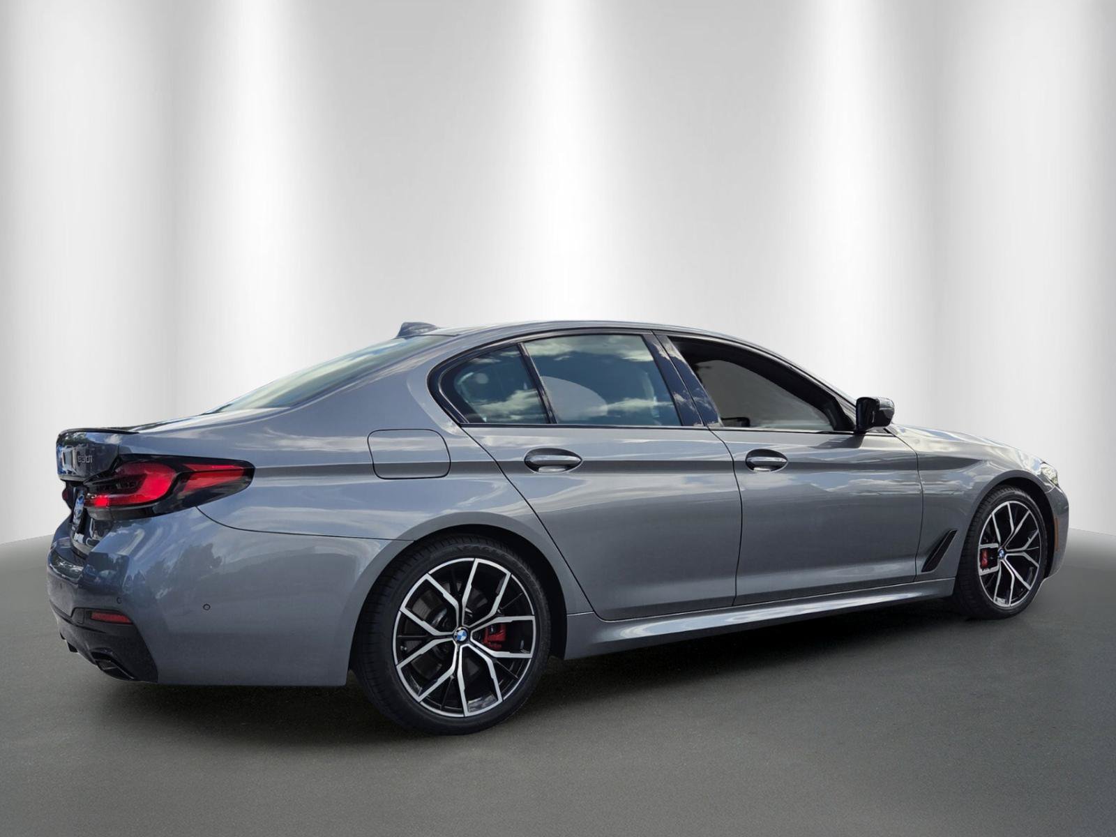 Used 2023 BMW 530i w/ Executive Package RWD image 7