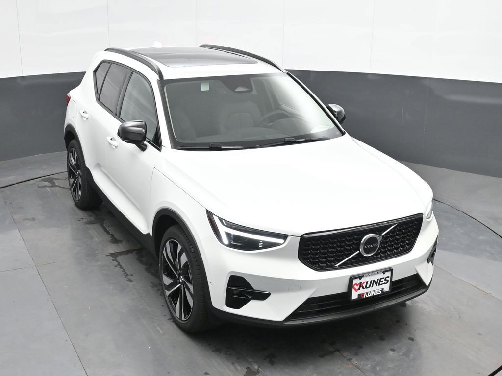 New 2025 Volvo XC40 B5 Plus w/ Protection Package Premier image 33