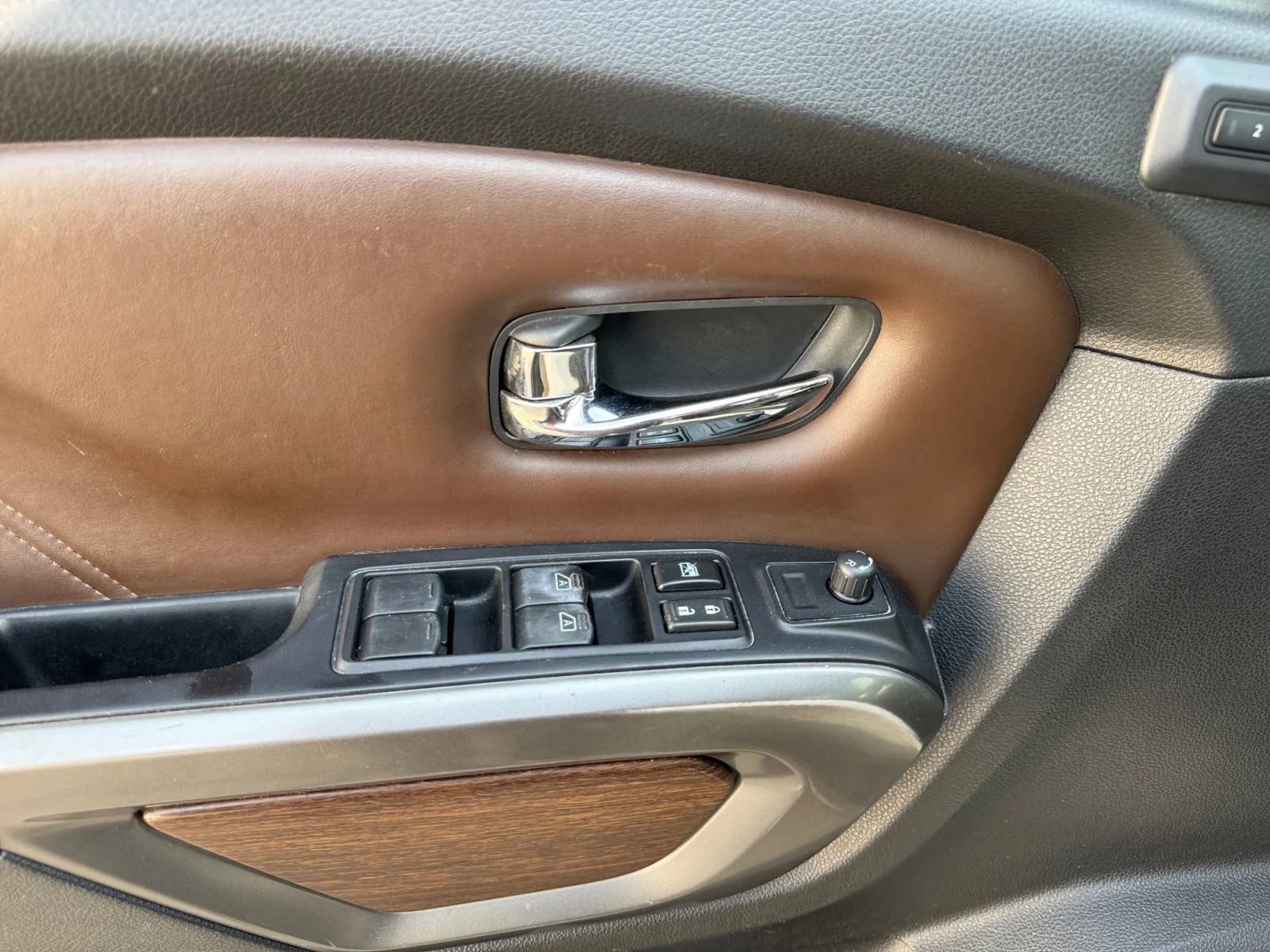 Used 2019 Nissan Titan Platinum Reserve w/ Platinum Utility Package AWD/4WD image 15