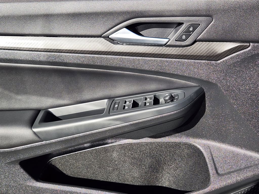 Used 2024 Volkswagen Golf R image 11