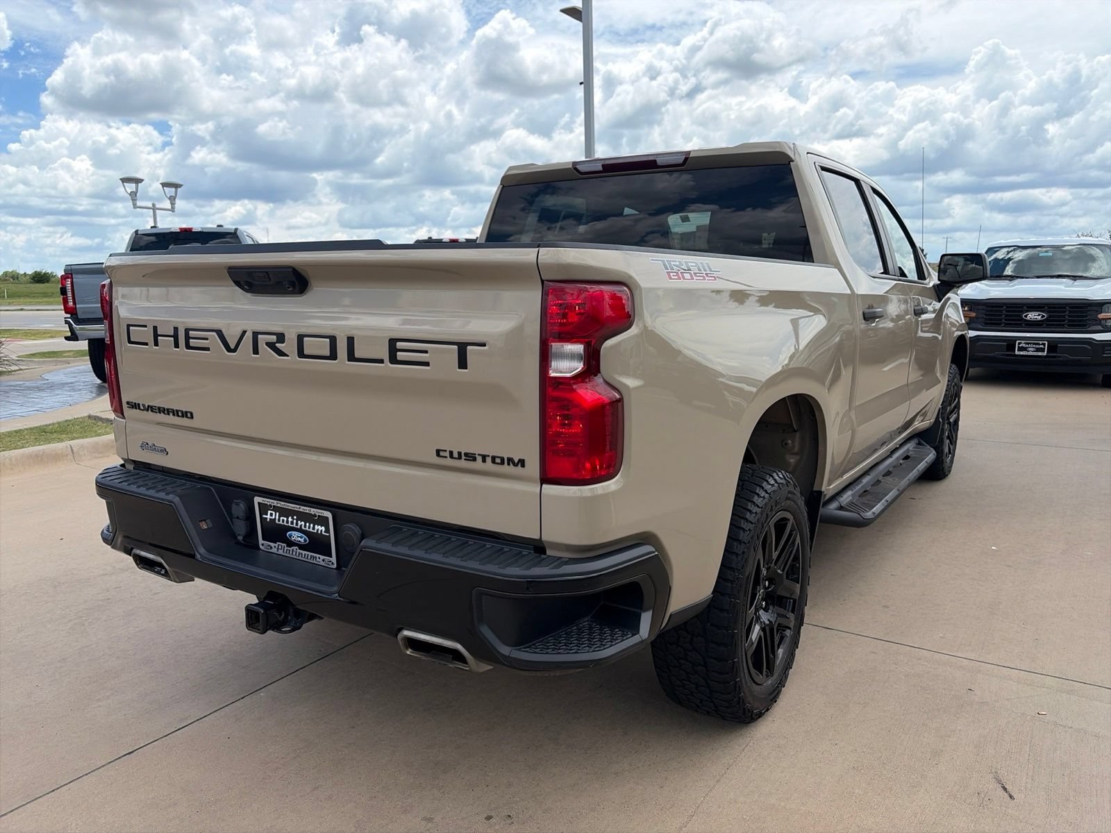 Used 2022 Chevrolet Silverado 1500 Custom Trail Boss w/ LPO, Dark Essentials Package AWD/4WD image 5