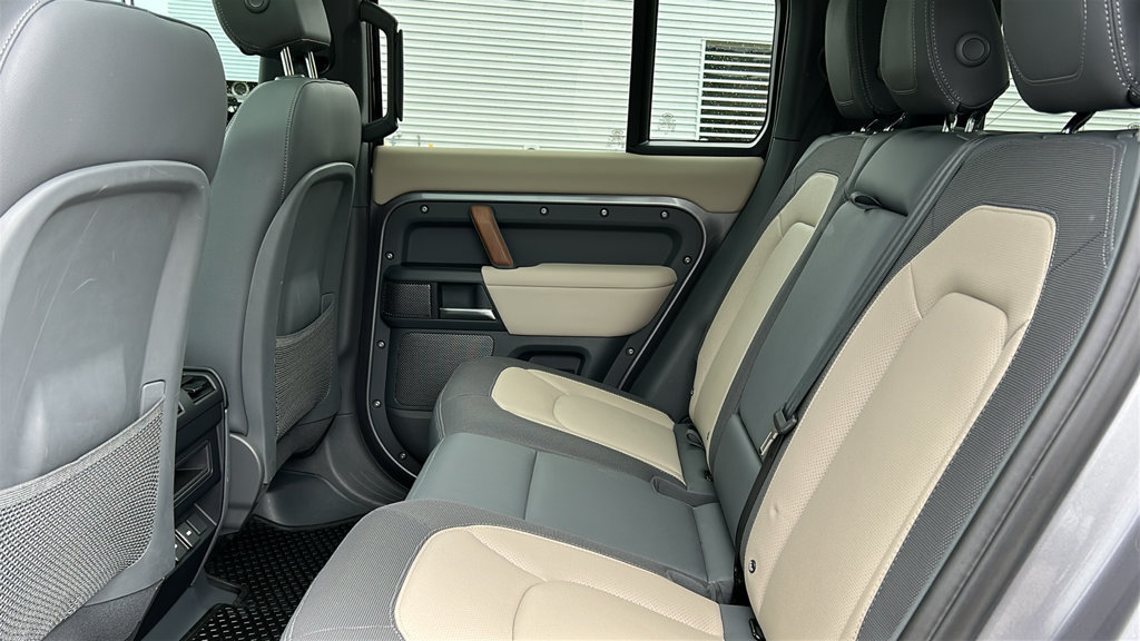 Certified 2024 Land Rover Defender 110 X-Dynamic SE AWD/4WD image 23