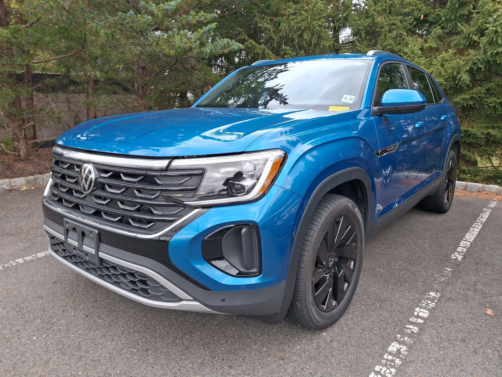 Used 2024 Volkswagen Atlas Cross Sport SE image 3
