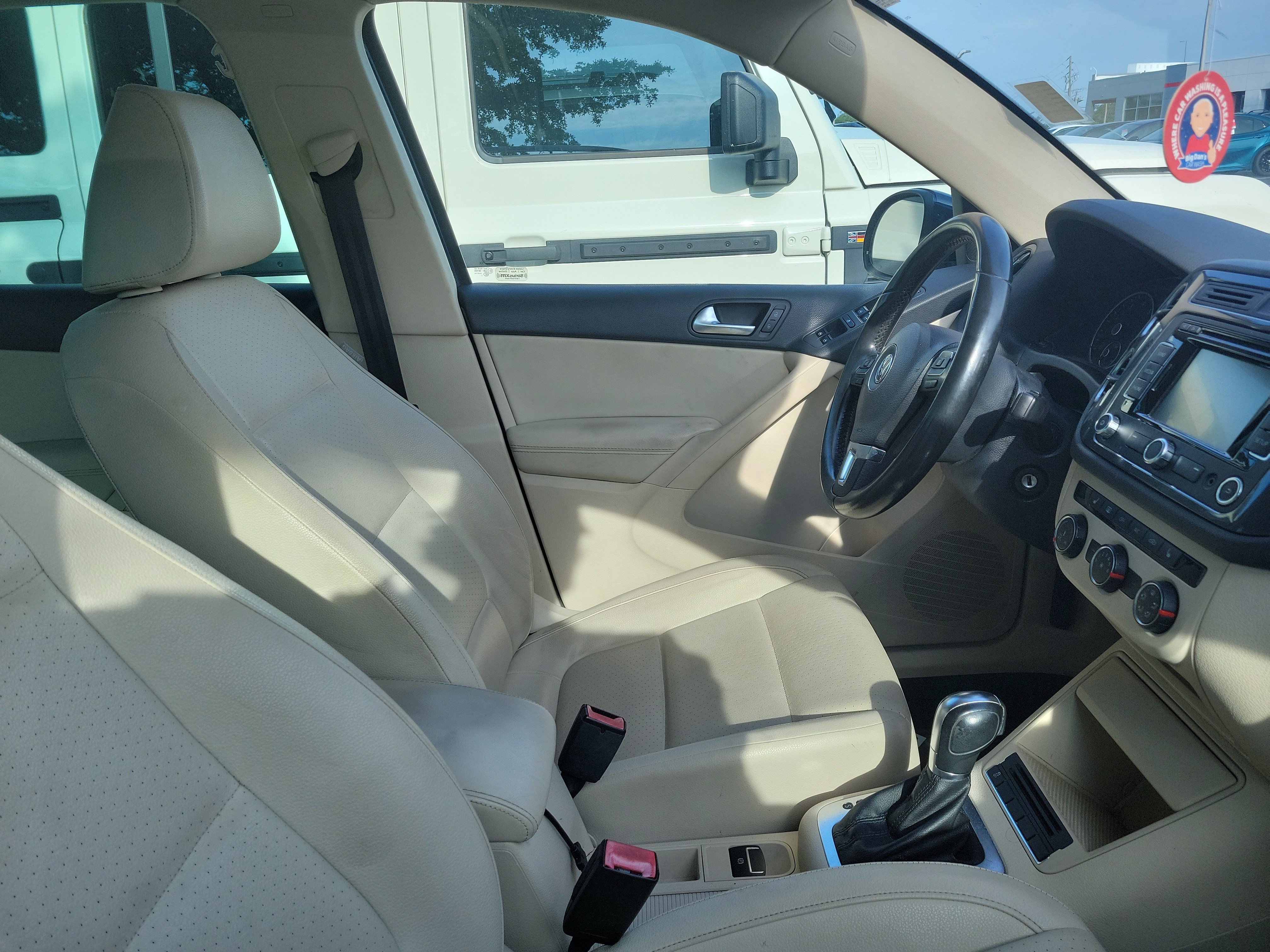 Used 2013 Volkswagen Tiguan SE FWD image 10