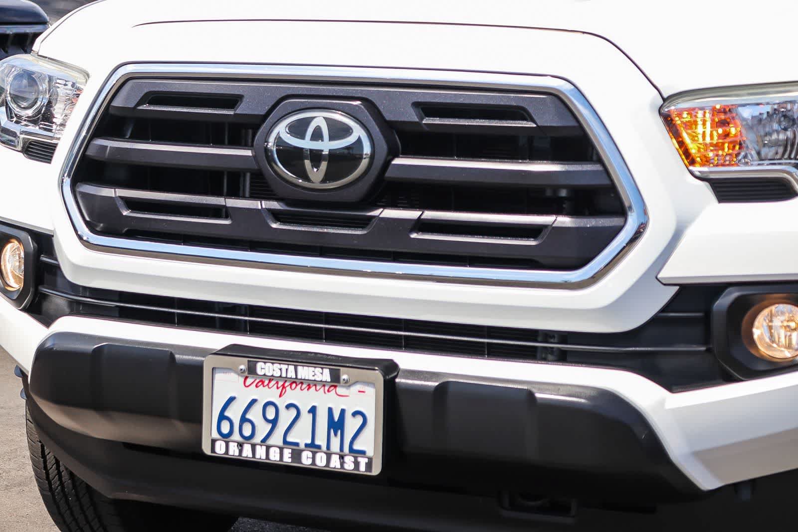 Used 2018 Toyota Tacoma SR5 AWD/4WD image 9