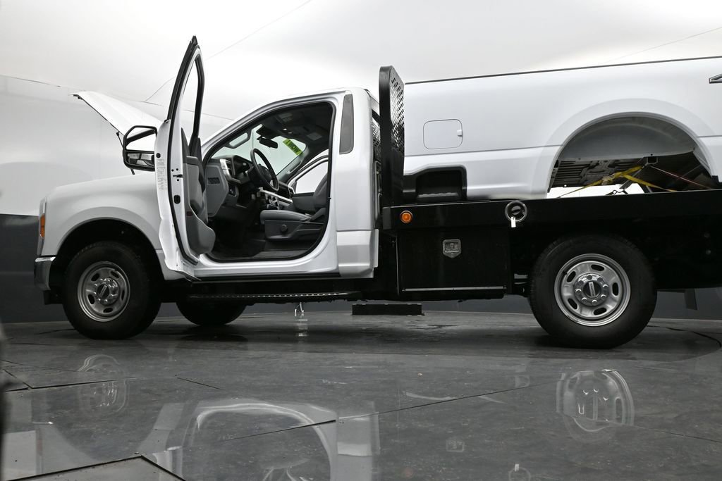 Used 2023 Ford F250 XL w/ XL Chrome Package image 32