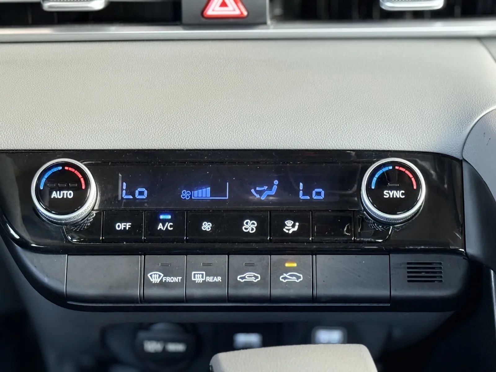 Used 2023 Hyundai Elantra SEL image 35