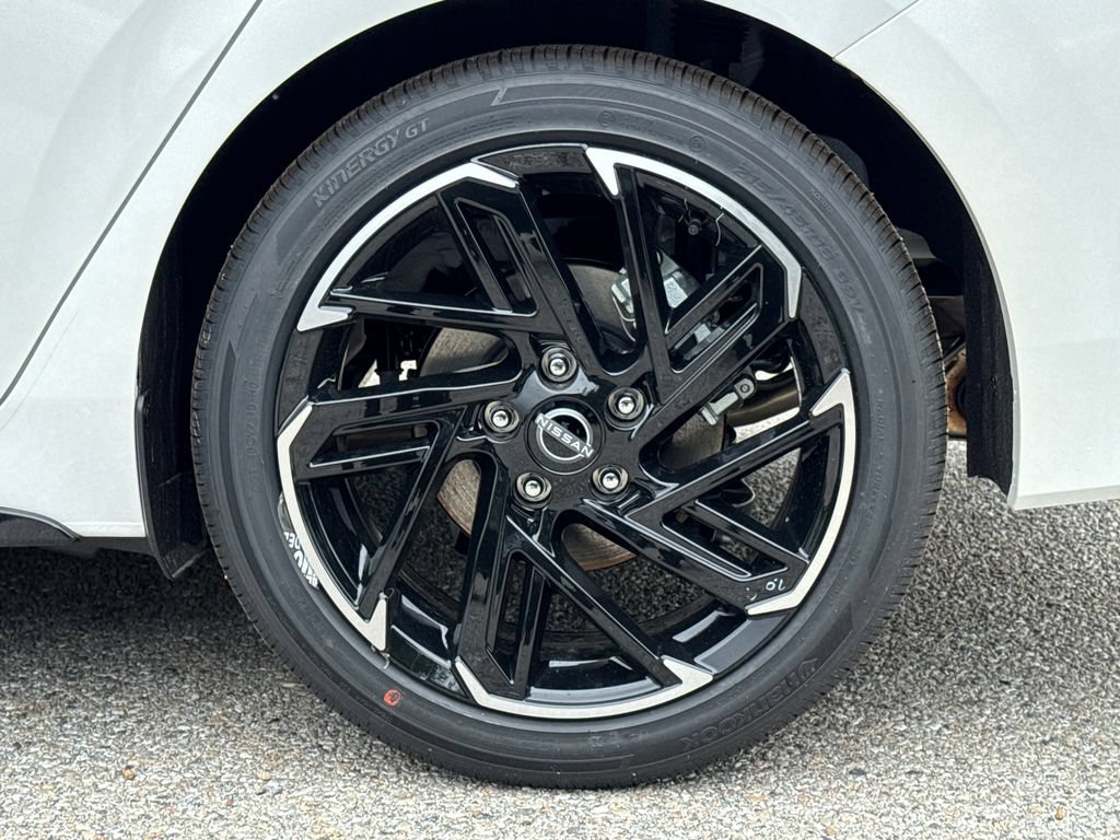 New 2026 Nissan Sentra SR w/ SR Premium Package FWD image 5