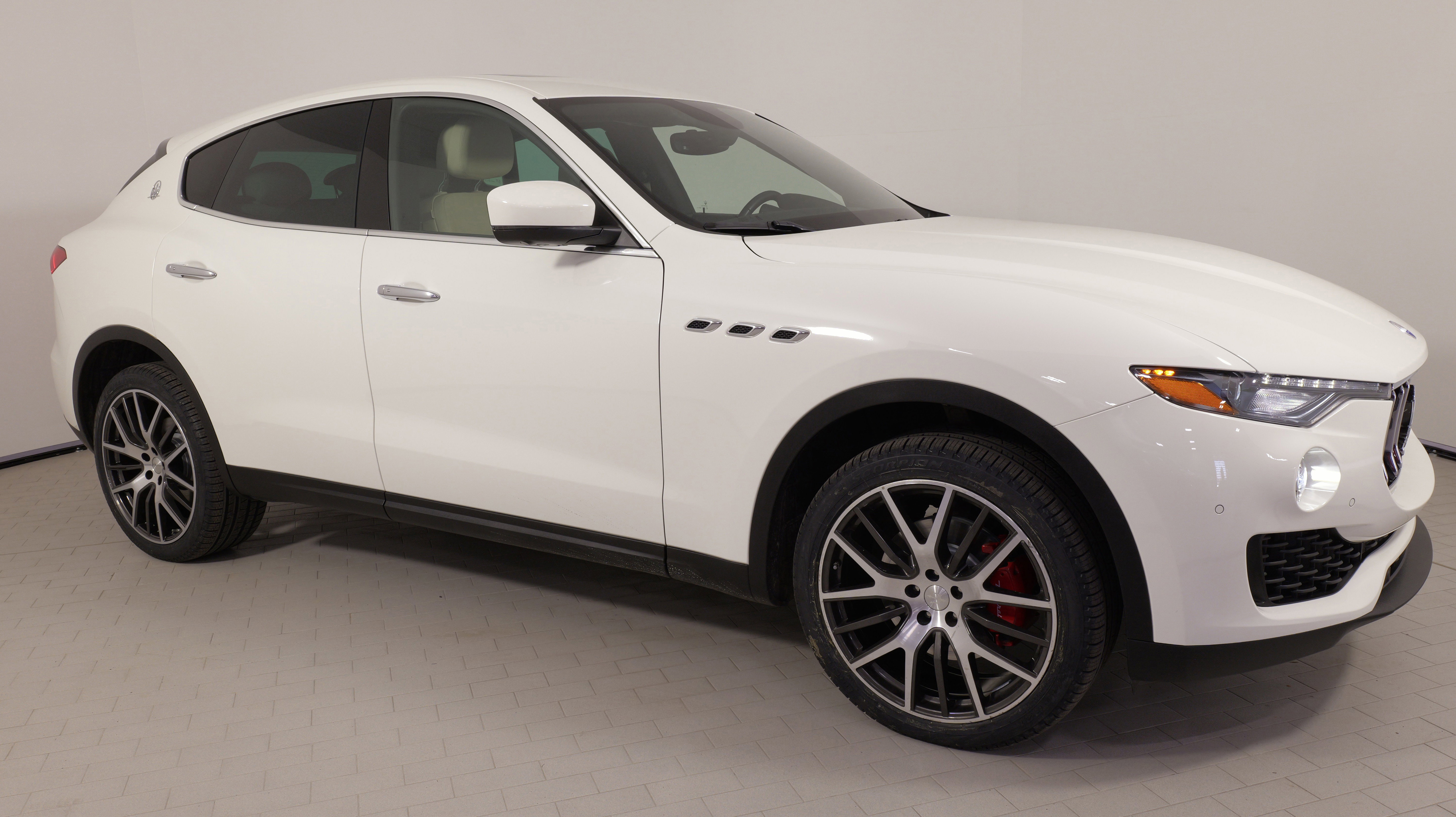 Used 2018 Maserati Levante image 8