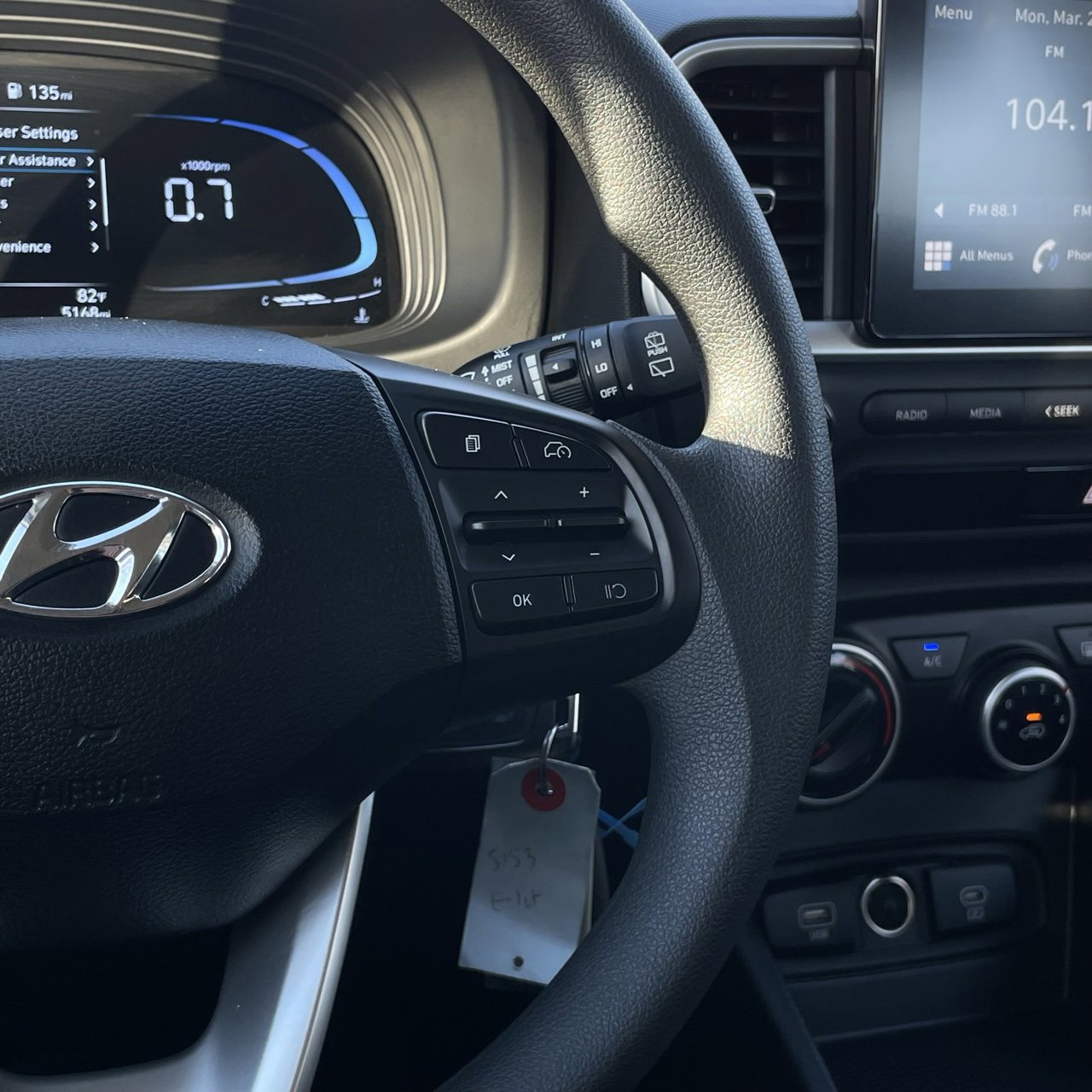 Used 2025 Hyundai Venue SE image 14