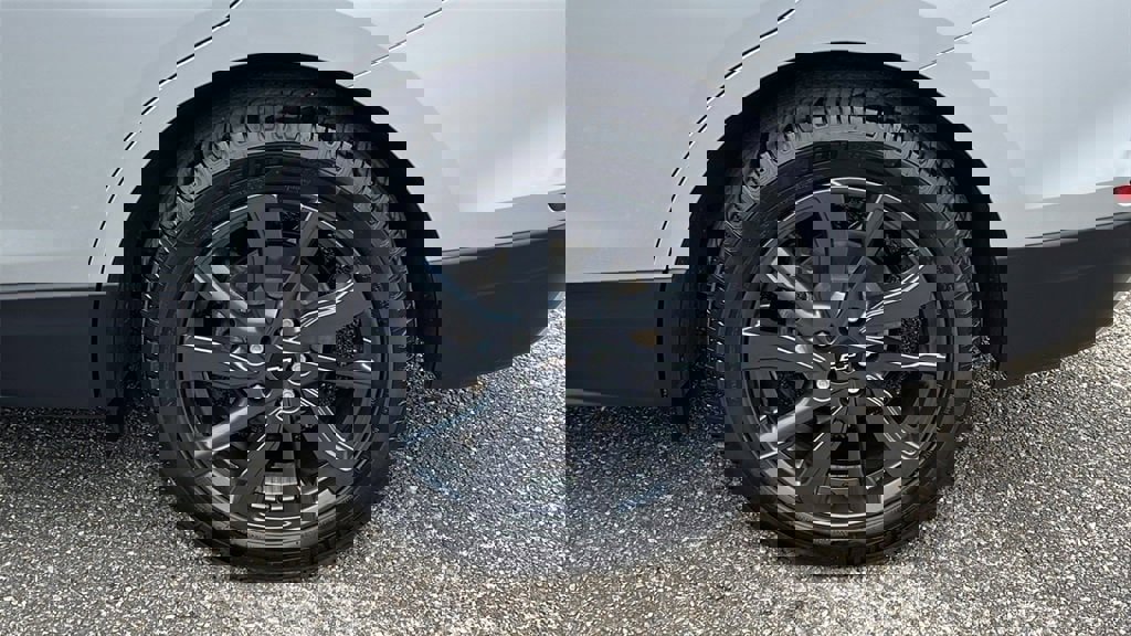 Used 2022 Chevrolet Equinox RS w/ RS Leather Package image 9