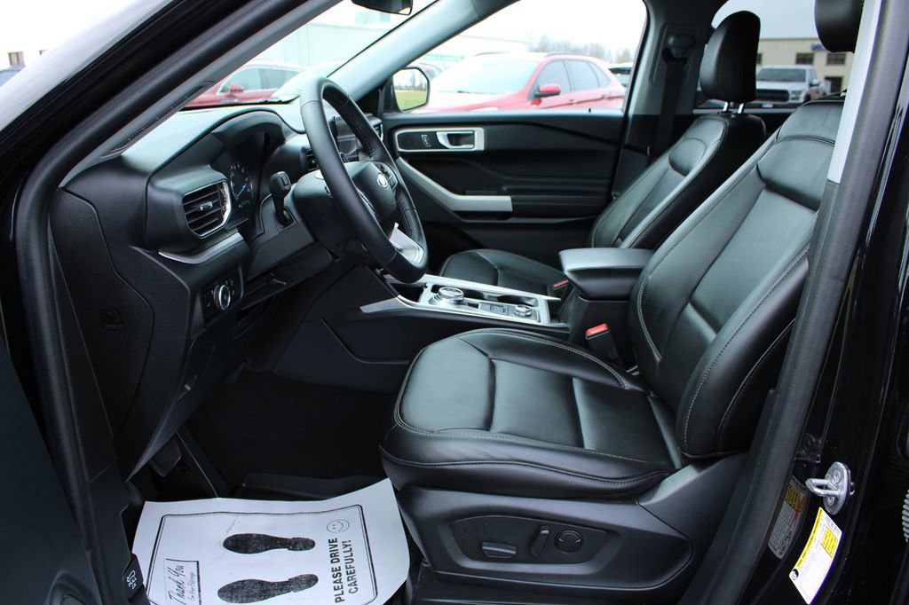 Used 2024 Ford Explorer XLT w/ Equipment Group 202A image 31