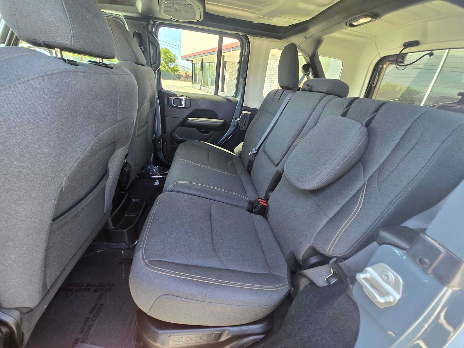 Used 2024 Jeep Wrangler Unlimited Sahara AWD/4WD image 16