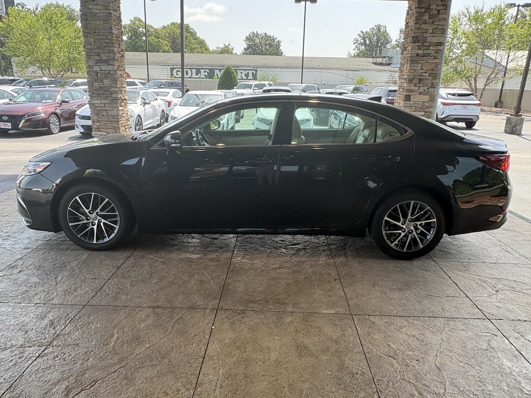 Used 2016 Lexus ES 350 w/ Luxury Package w/Wood Trim FWD image 9