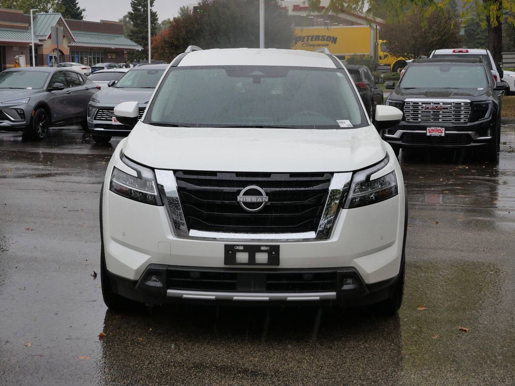 Used 2023 Nissan Pathfinder SL image 2