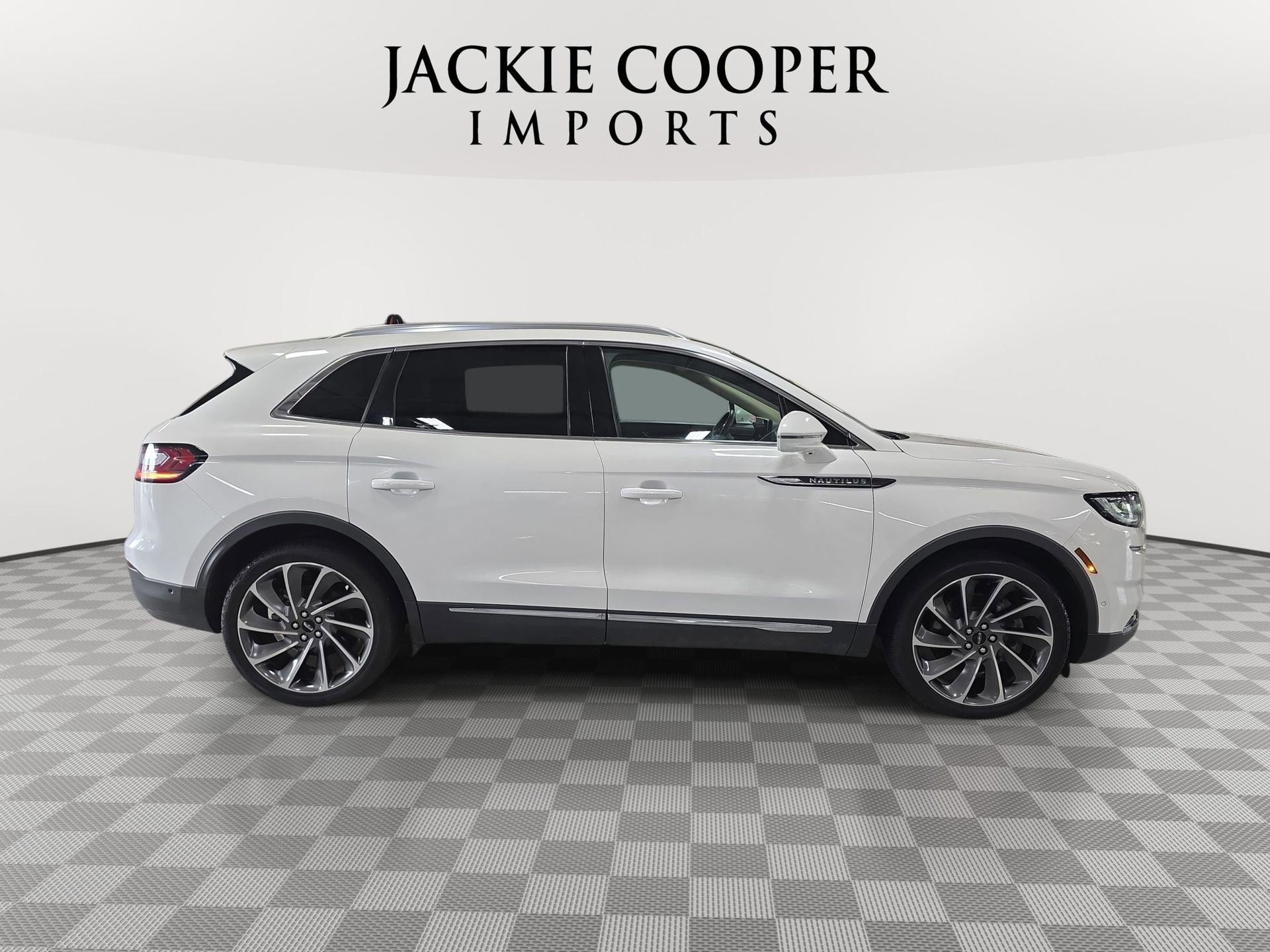 Used 2021 Lincoln Nautilus Reserve w/ Equipment Group 201A FWD image 4