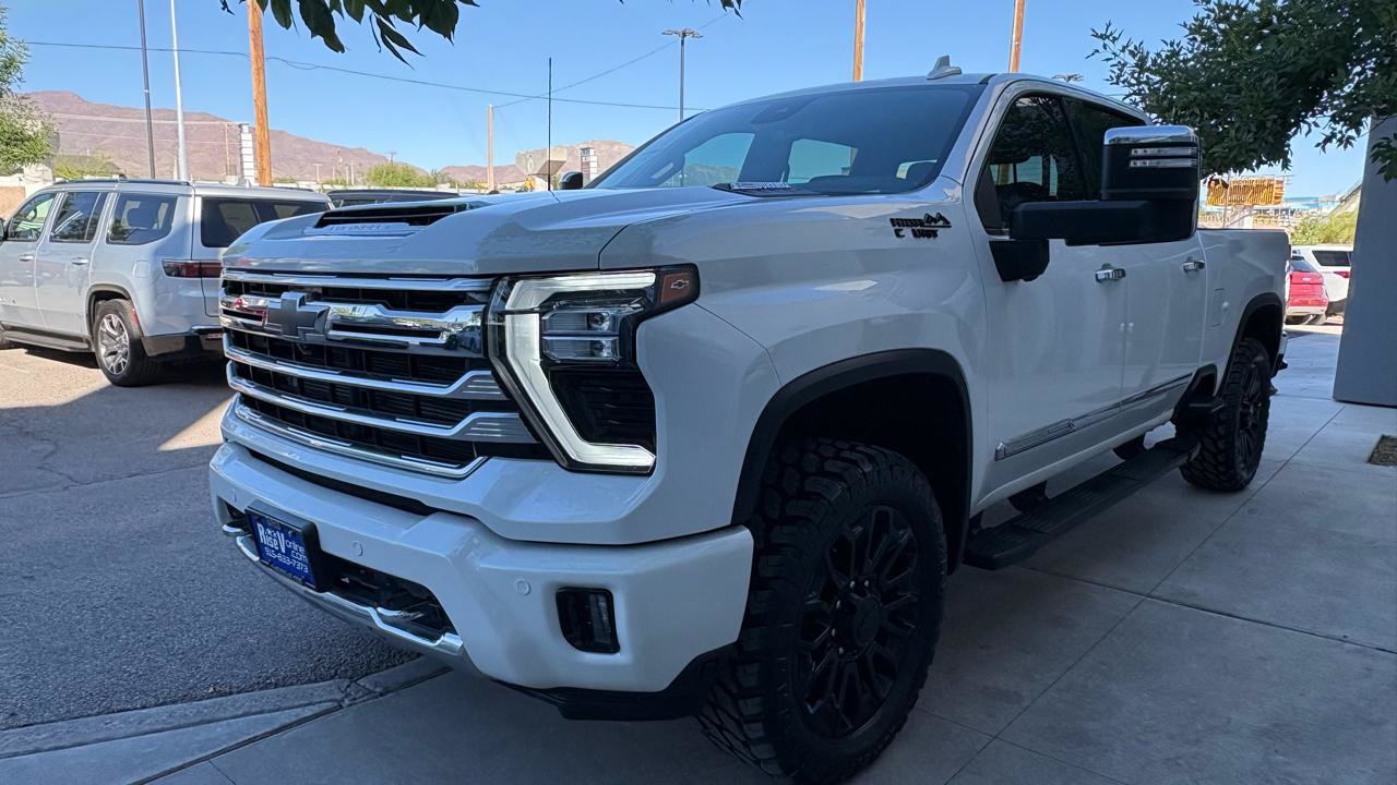 Used 2024 Chevrolet Silverado 2500 High Country w/ LPO, Dark Essentials Package AWD/4WD image 14
