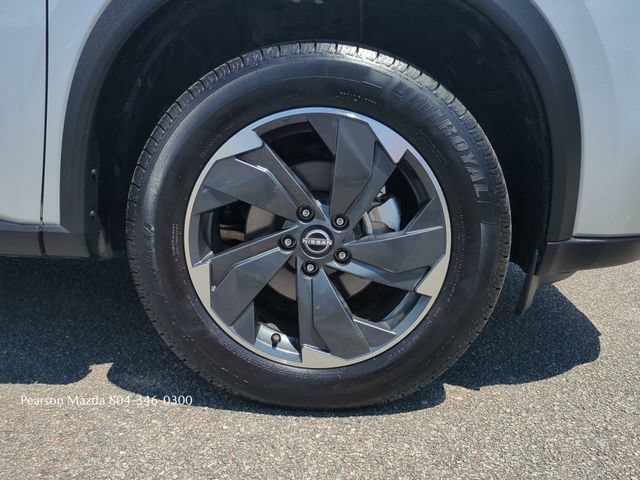 Used 2024 Nissan Rogue SV AWD/4WD image 12