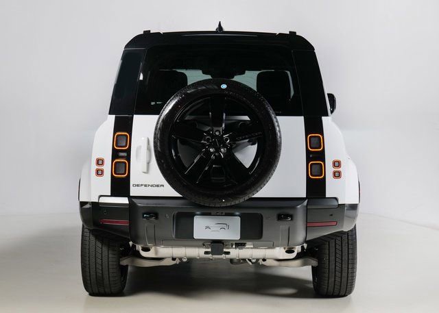 New 2026 Land Rover Defender 110 X-Dynamic SE image 7