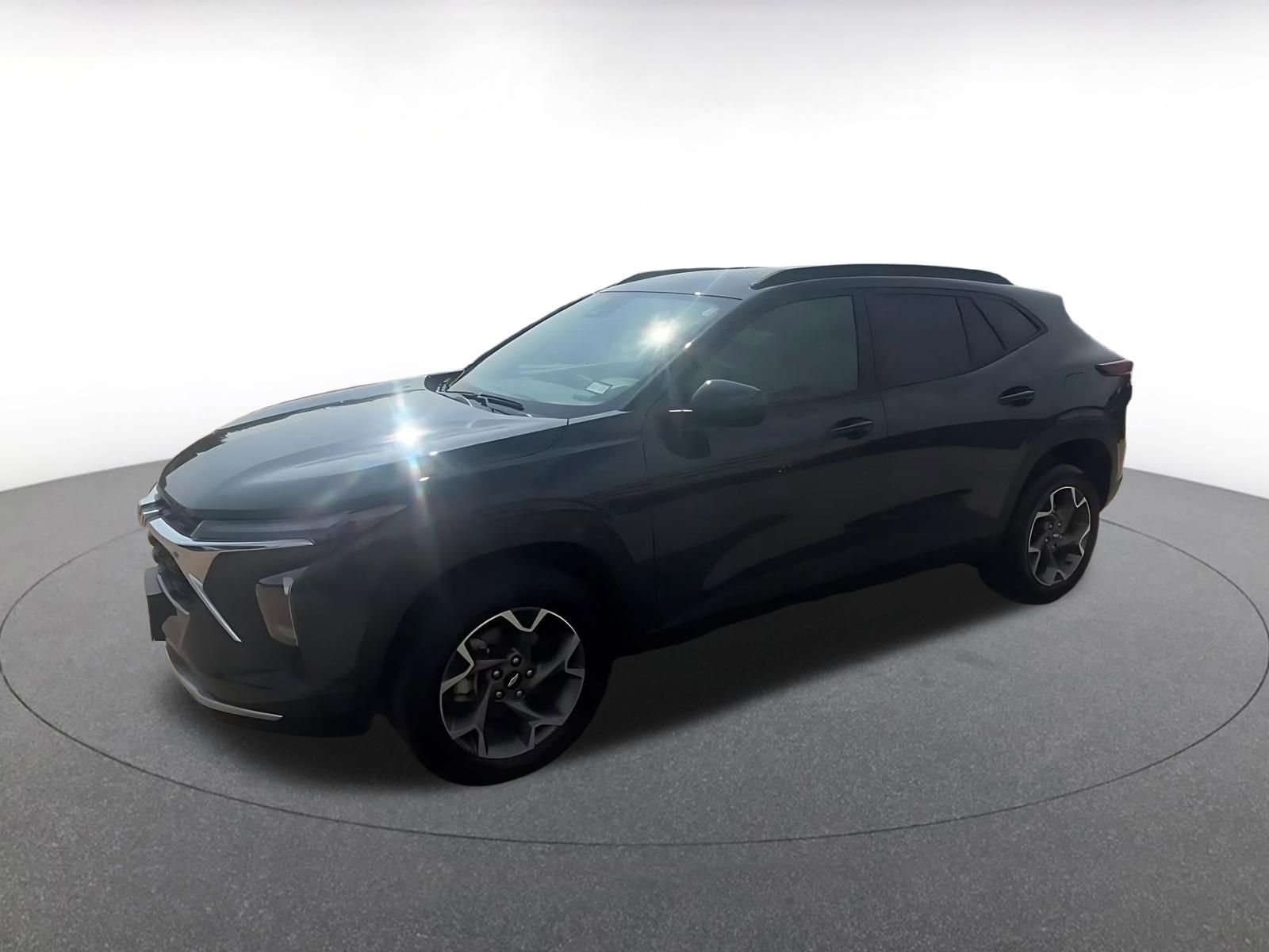 Used 2025 Chevrolet Trax LT FWD image 8