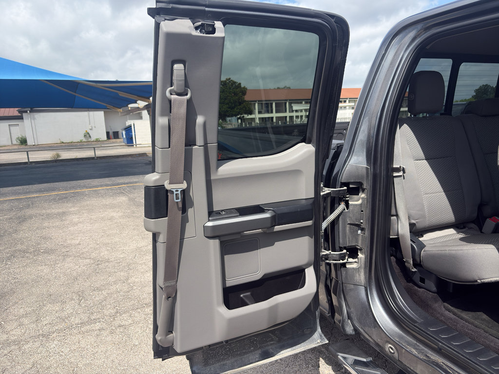 Used 2016 Ford F150 XLT w/ Equipment Group 302A Luxury AWD/4WD image 16