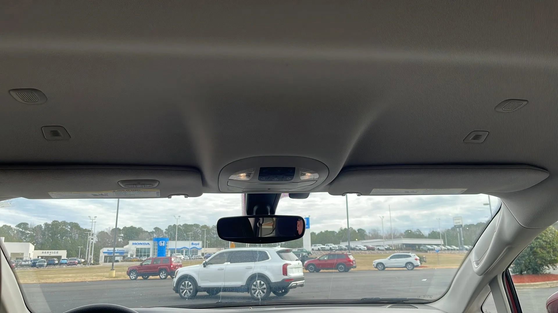 Used 2019 Chrysler Pacifica Touring Plus w/ Tire & Wheel Group image 12