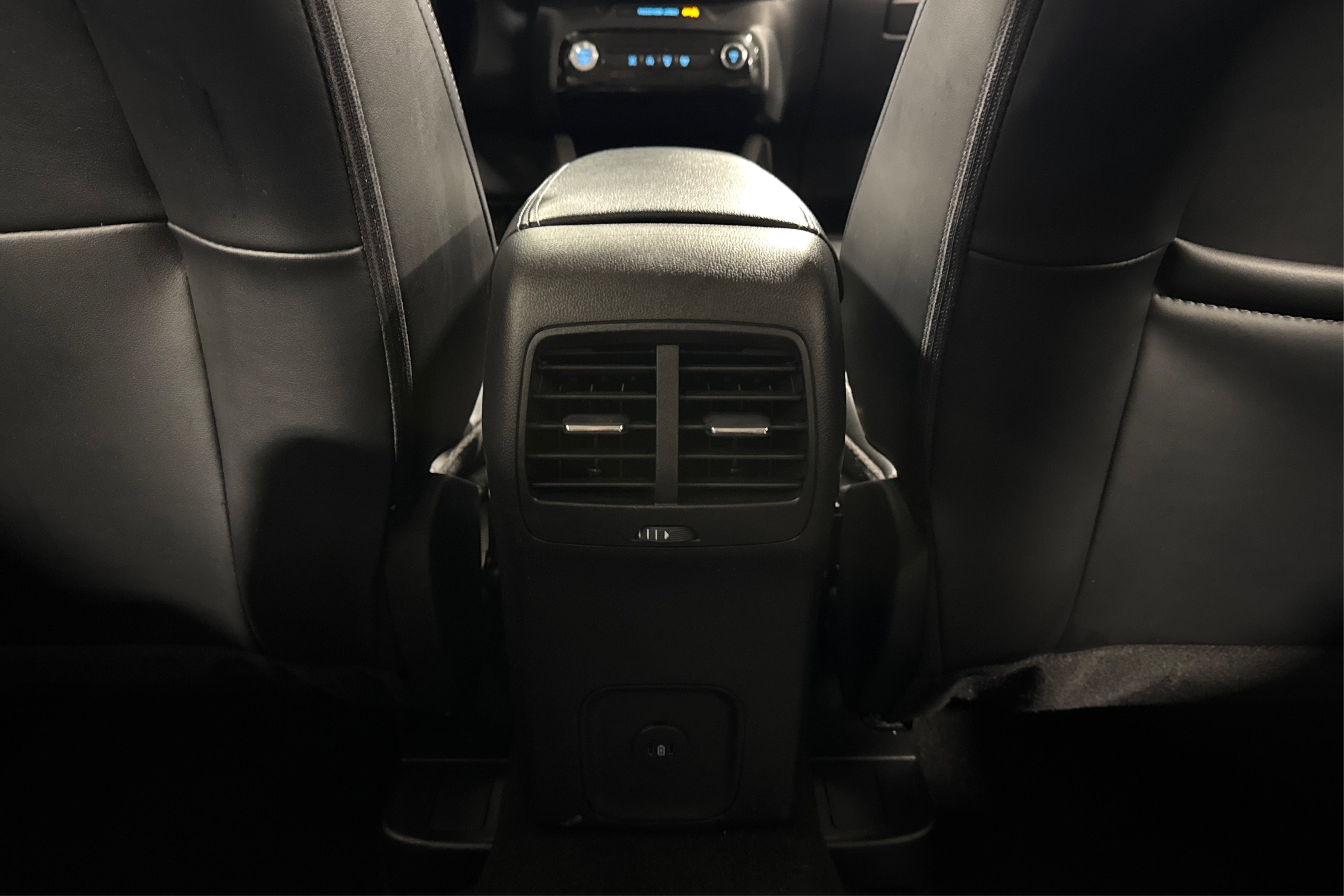 Used 2025 Ford Escape Platinum AWD/4WD image 39