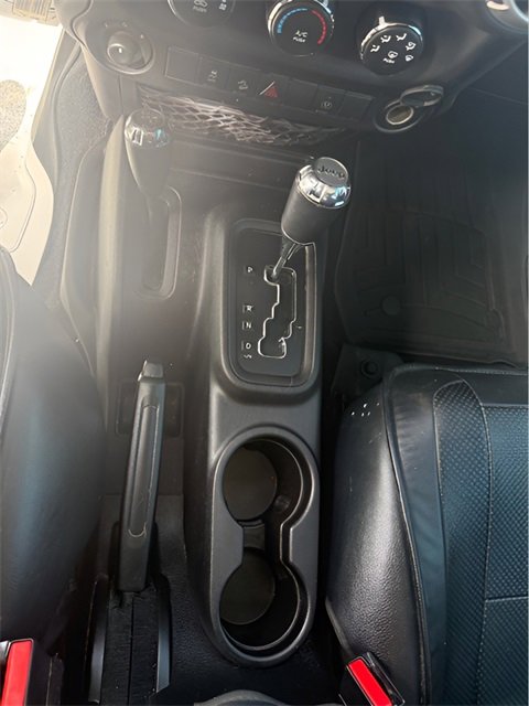 Used 2016 Jeep Wrangler Unlimited Sahara w/ Connectivity Group image 17