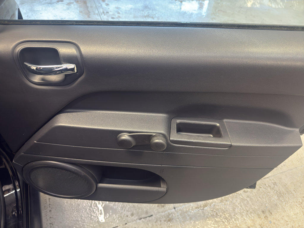 Used 2016 Jeep Compass Sport FWD image 20