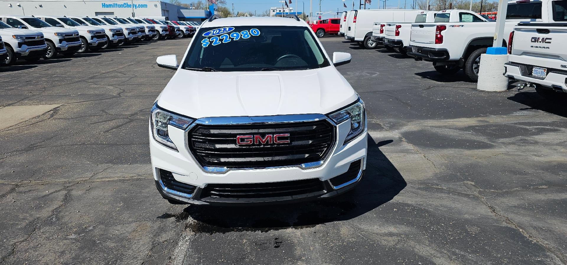 Certified 2023 GMC Terrain SLE w/ Driver Convenience Package AWD/4WD image 2