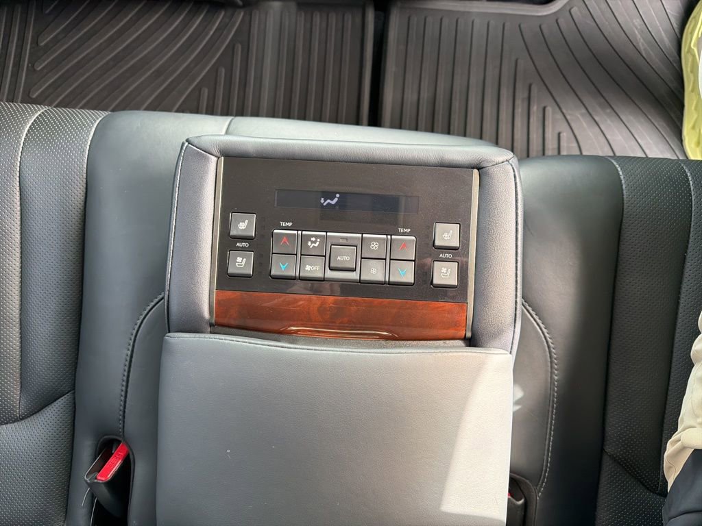 Used 2016 Lexus LX 570 4WD w/ Luxury Package image 23