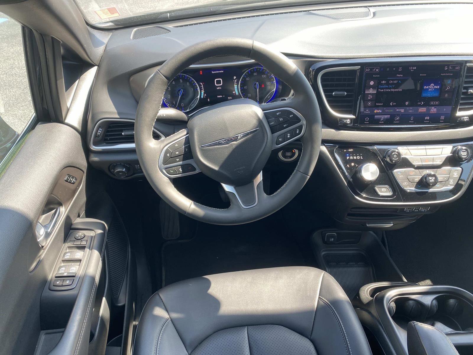 Certified 2025 Chrysler Pacifica Select image 18