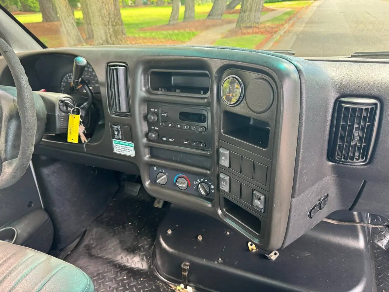 Used 2005 GMC TopKick C4500 2WD Regular Cab image 15