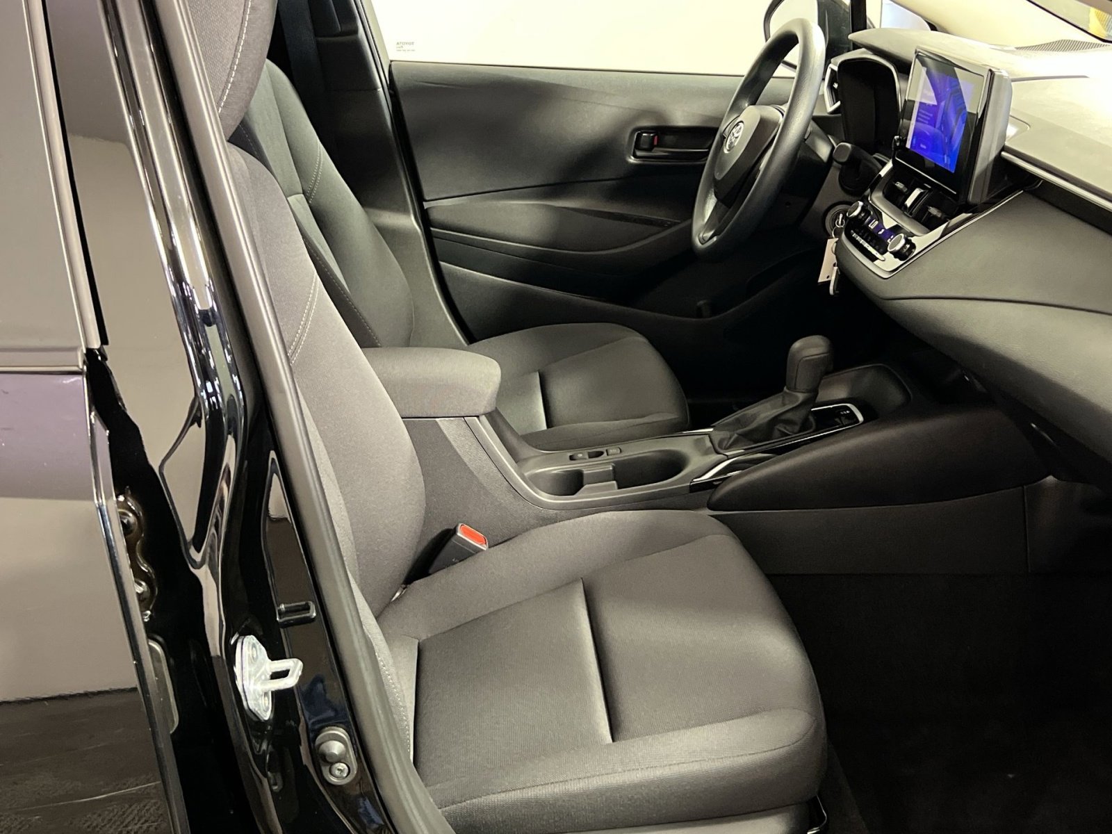 Used 2024 Toyota Corolla LE image 28