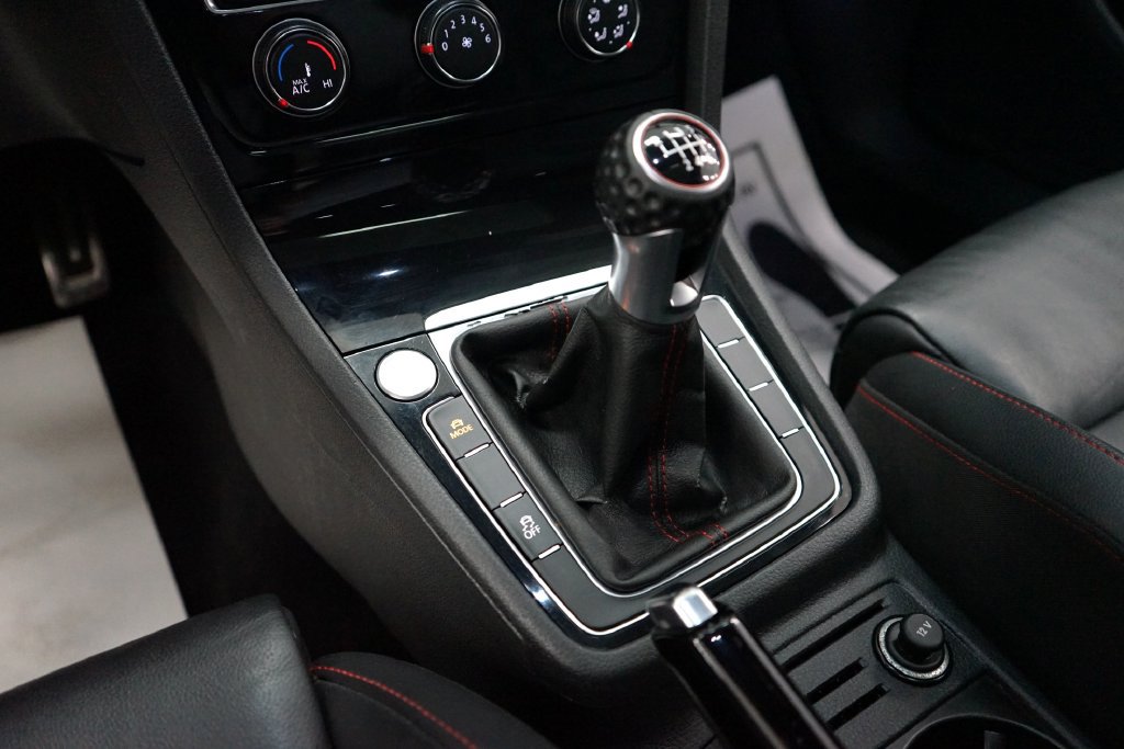 Used 2019 Volkswagen GTI SE FWD image 39