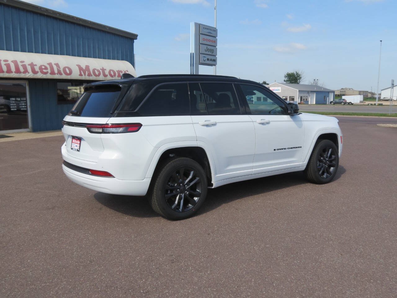 New 2026 Jeep Grand Cherokee Limited AWD/4WD image 6
