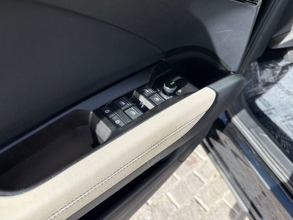 Used 2024 Audi Q4 e-tron Premium Plus image 11