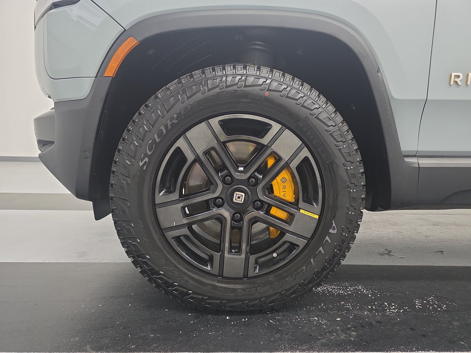 Used 2022 Rivian R1T Adventure AWD/4WD image 9