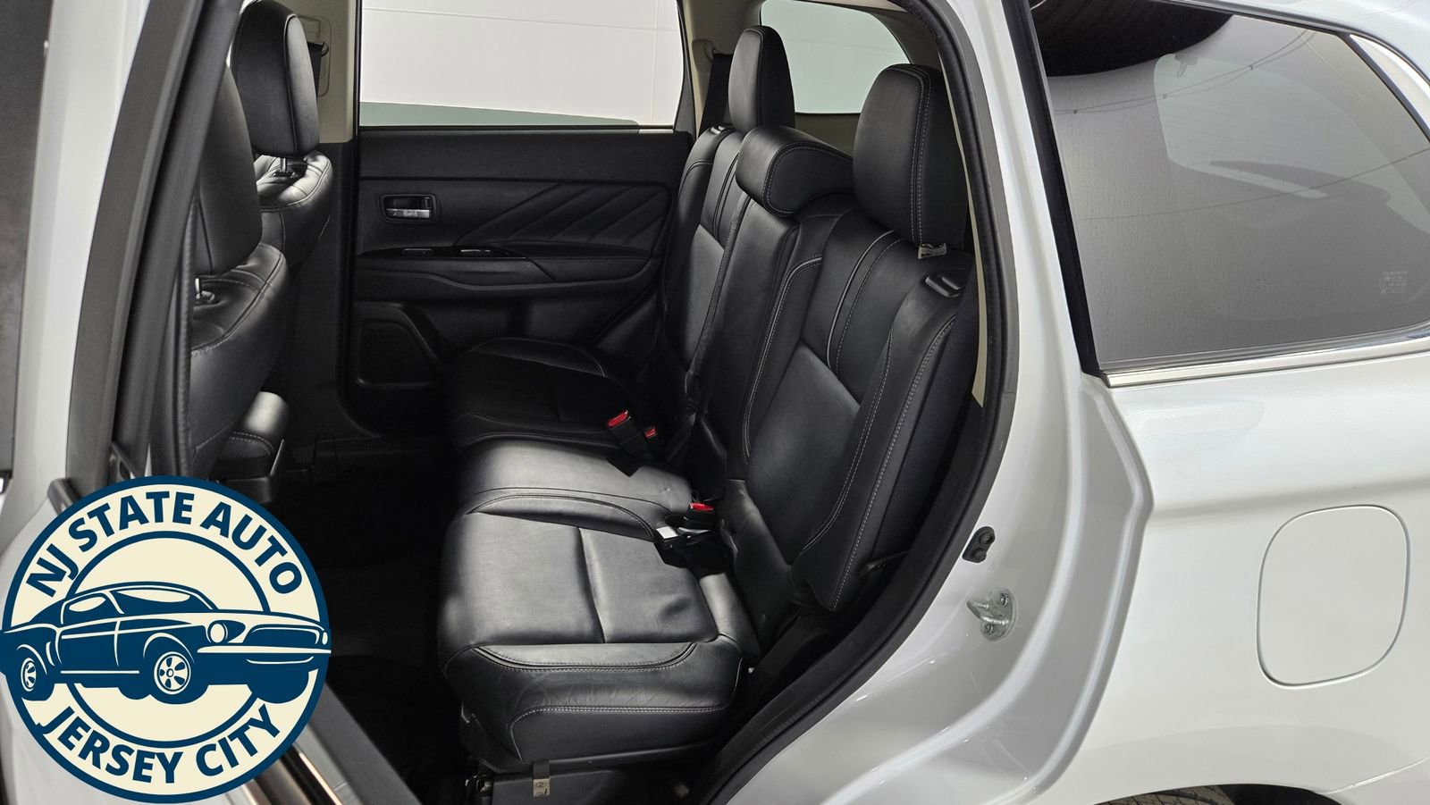 Used 2018 Mitsubishi Outlander SEL image 27