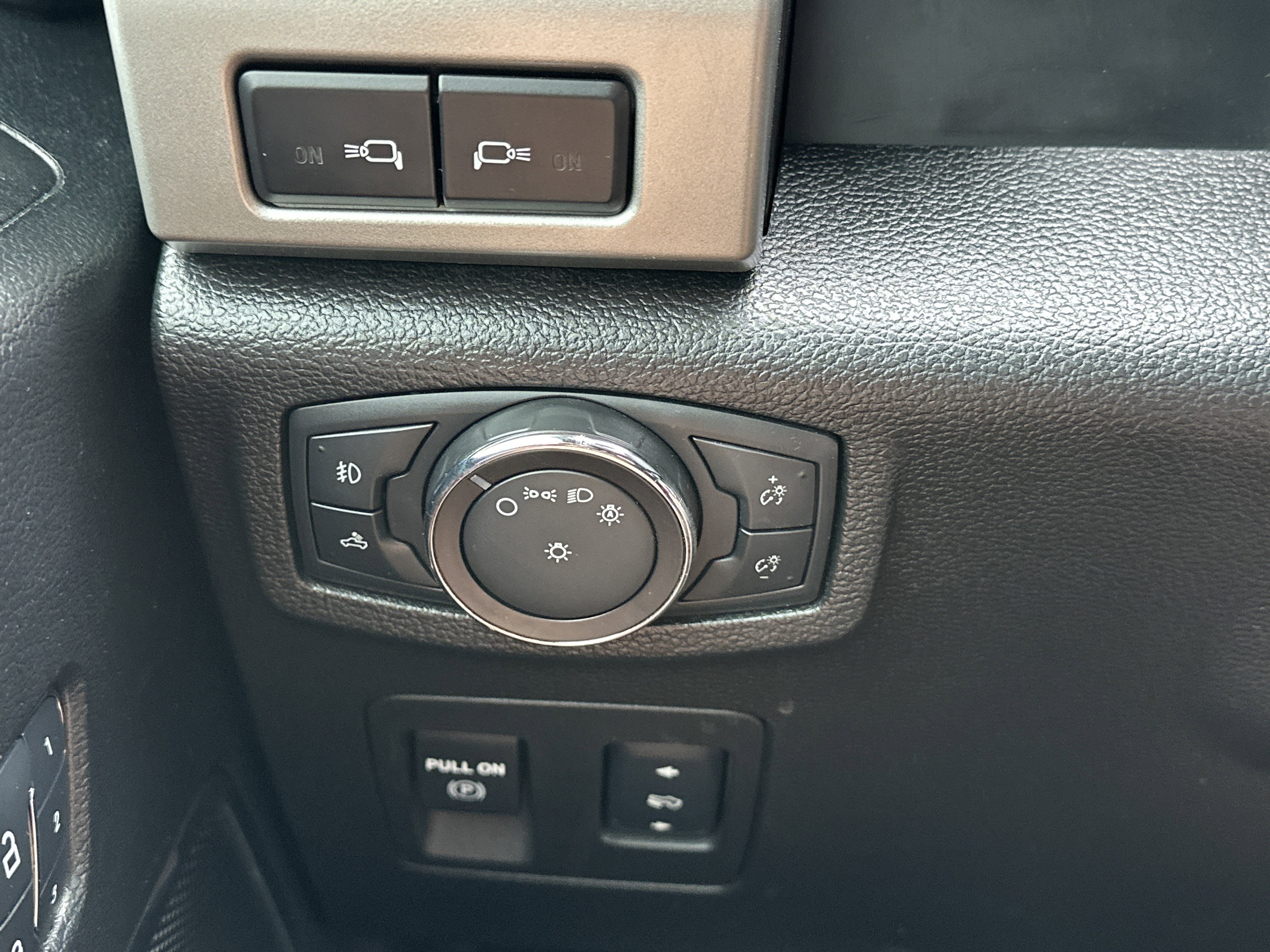 Used 2018 Ford F150 Lariat image 26