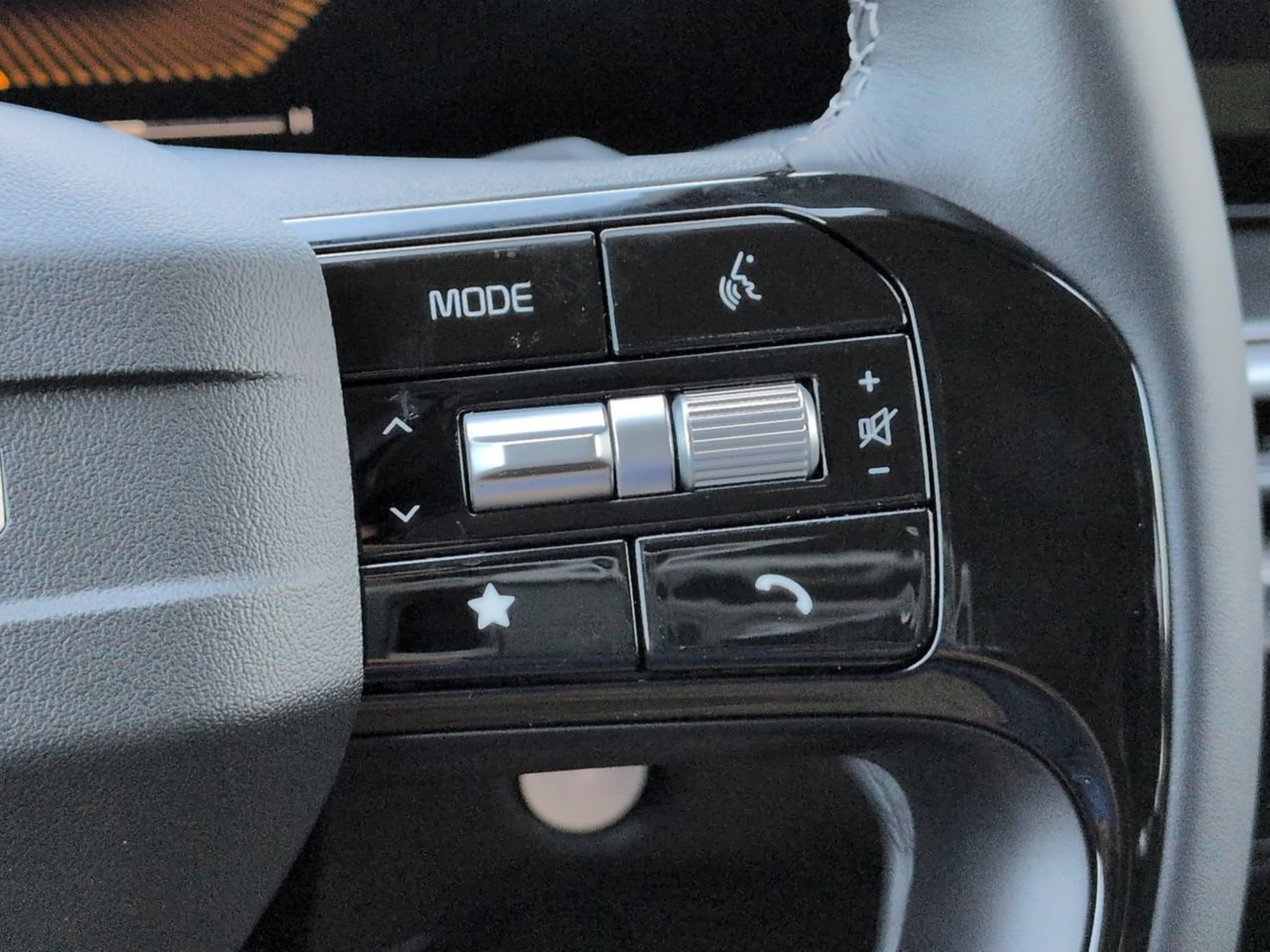 New 2026 Kia Sorento LX FWD image 36