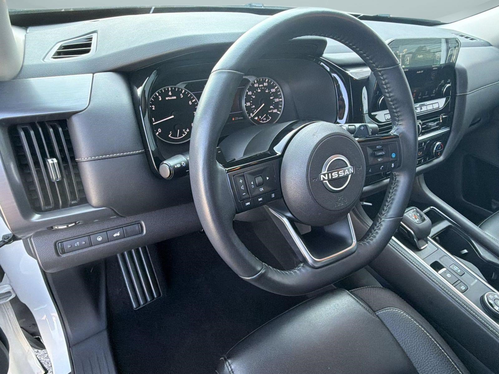 Used 2024 Nissan Pathfinder SL AWD/4WD image 4