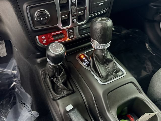 Used 2026 Jeep Wrangler Unlimited Rubicon AWD/4WD image 17