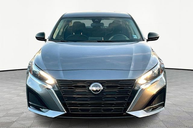 Used 2024 Nissan Altima 2.5 SV image 2