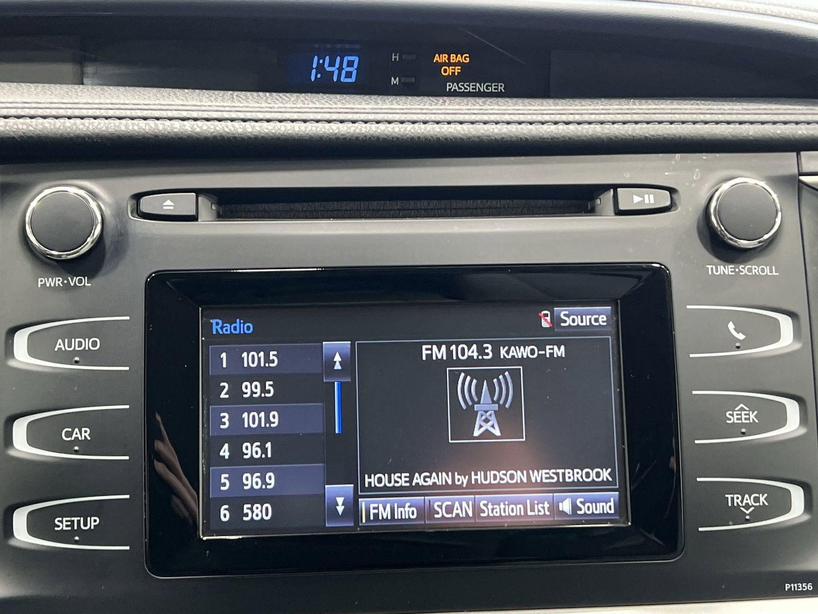 Used 2018 Toyota Highlander LE image 16