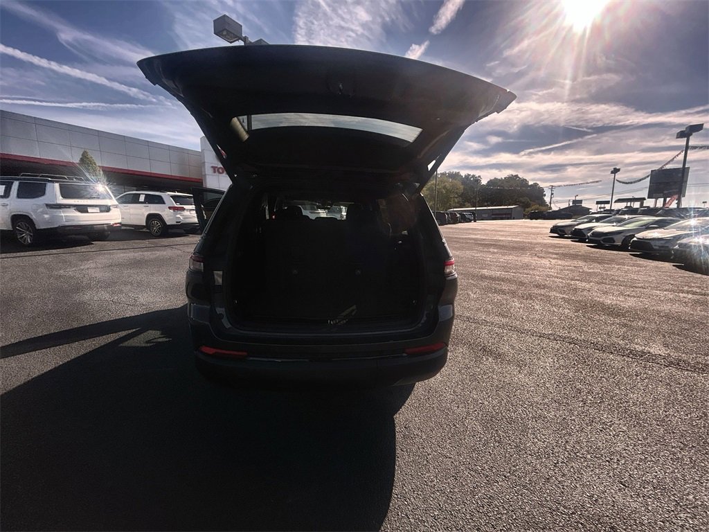 Used 2025 Jeep Grand Cherokee L Laredo image 25