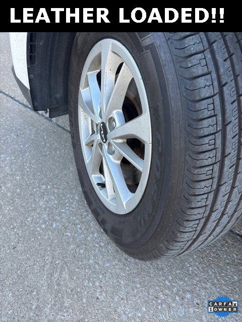 Used 2024 Kia Carnival LX image 7