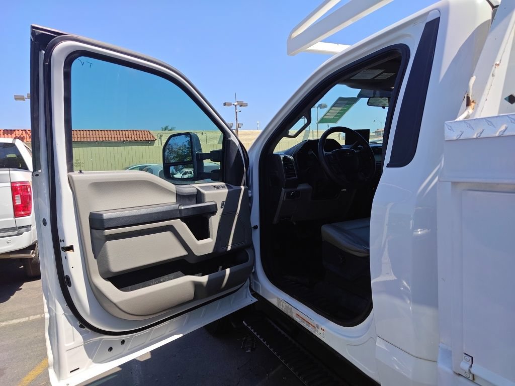 Used 2017 Ford F550 2WD Regular Cab Super Duty image 8